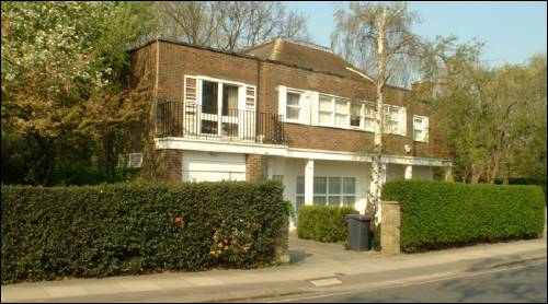 067a Hampstead Way